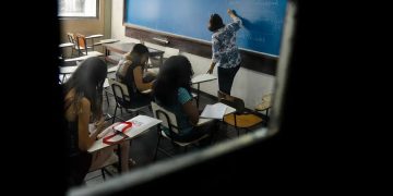 Sancionado piso salarial para professores da educação básica; mudança terá impacto de R$ 8 bi para os municípios em 2026 Sancionado piso salarial para professores da educação básica; mudança terá impacto de R$ 8 bi para os municípios em 2026