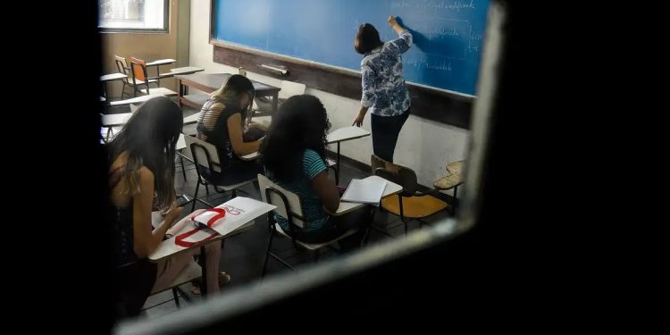Sancionado piso salarial para professores da educação básica; mudança terá impacto de R$ 8 bi para os municípios em 2026 Sancionado piso salarial para professores da educação básica; mudança terá impacto de R$ 8 bi para os municípios em 2026