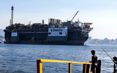 Estados e municípios recebem mais de R$ 5,3 bilhões em royalties do petróleo Estados e municípios recebem mais de R$ 5,3 bilhões em royalties do petróleo
