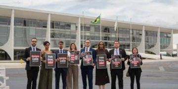 Sociedade civil pede que Lula sancione PL que põe fim à alimentação forçada de animais Sociedade civil pede que Lula sancione PL que põe fim à alimentação forçada de animais
