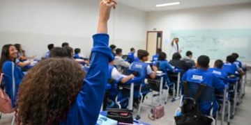 1,2 mil estados e municípios podem perder complementação da União ao Fundeb em 2027 1,2 mil estados e municípios podem perder complementação da União ao Fundeb em 2027