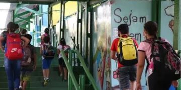 Ensino fundamental melhora nas redes municipais Ensino fundamental melhora nas redes municipais
