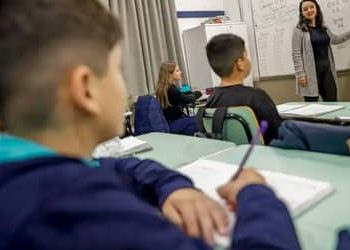 Escolaridade brasileira não acompanha demanda por profissionais qualificados, aponta CNI Escolaridade brasileira não acompanha demanda por profissionais qualificados, aponta CNI