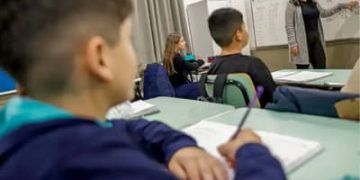 Escolaridade brasileira não acompanha demanda por profissionais qualificados, aponta CNI Escolaridade brasileira não acompanha demanda por profissionais qualificados, aponta CNI