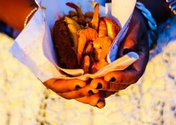 Ofício das Baianas de Acarajé mantém vivos saberes de matriz africana transmitidos entre gerações Ofício das Baianas de Acarajé mantém vivos saberes de matriz africana transmitidos entre gerações