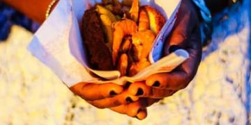Ofício das Baianas de Acarajé mantém vivos saberes de matriz africana transmitidos entre gerações