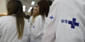 Exame feito em clínica particular poderá valer no SUS; projeto aprovado na Câmara vai ao Senado Exame feito em clínica particular poderá valer no SUS; projeto aprovado na Câmara vai ao Senado