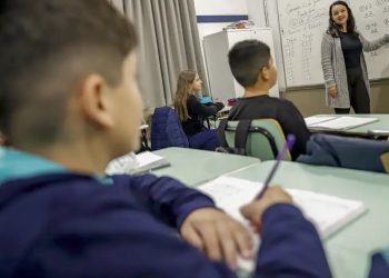 STF define prazo para aplicação do piso nacional do magistério a professores temporários STF define prazo para aplicação do piso nacional do magistério a professores temporários