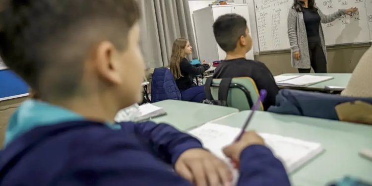 STF define prazo para aplicação do piso nacional do magistério a professores temporários STF define prazo para aplicação do piso nacional do magistério a professores temporários