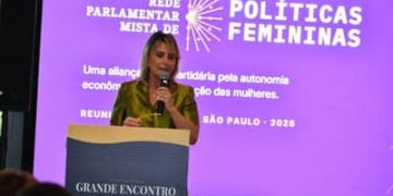 Simplificação tributária, crédito e independência feminina orientam manifesto entregue pelo CMEC a Flávio Bolsonaro
